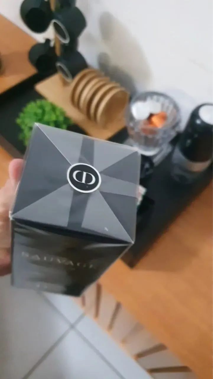 Perfume Sauvage Eau de Parfum 200ml - Dior (Original com selo) - Foto 4