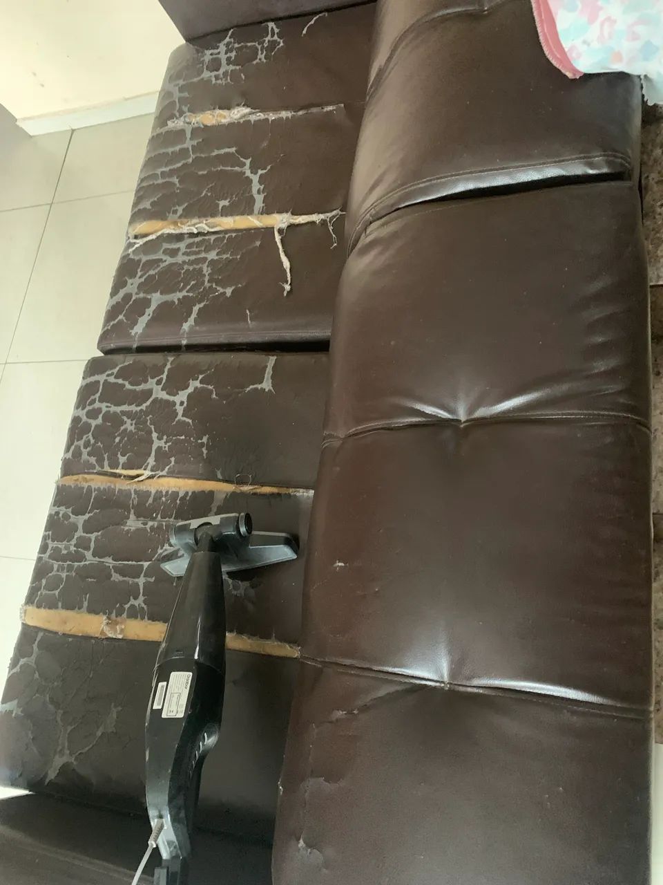 Sofá dois lugares de couro retrátil 