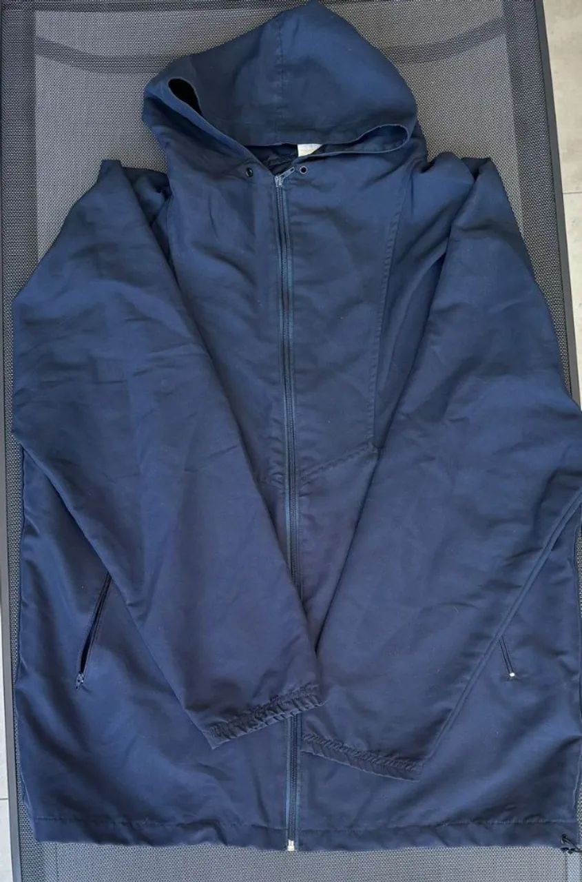 corta vento azul marinho