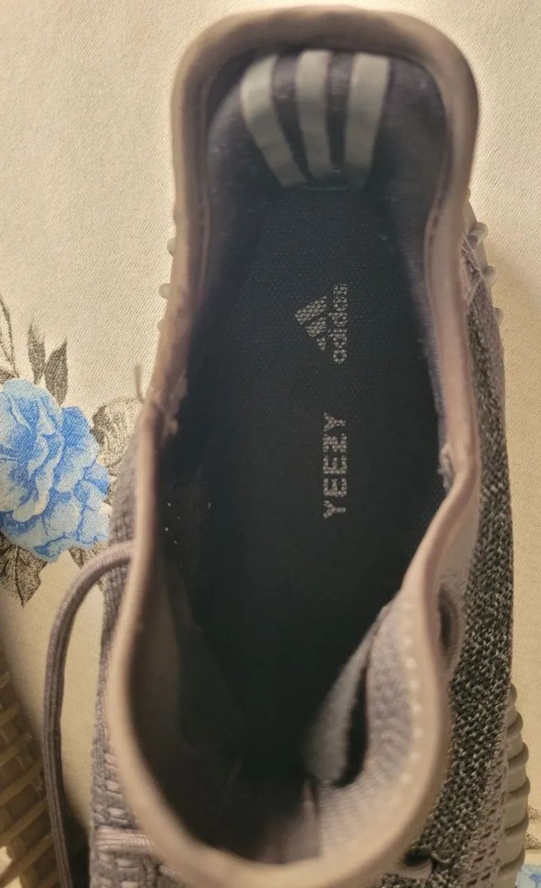 Tenis Yeezy Boost 40 - Foto 3