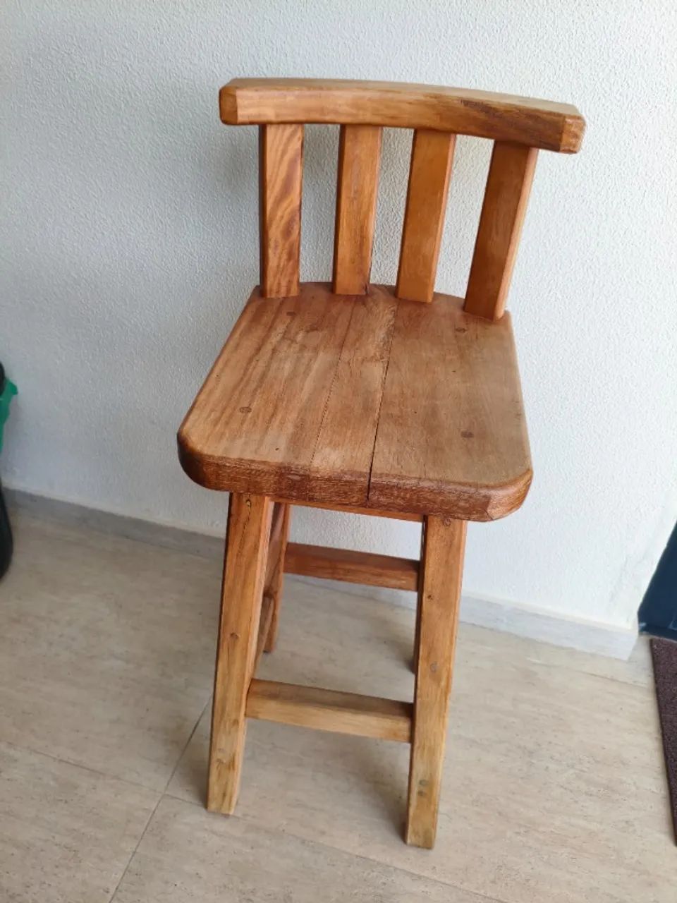 Par de Banquetas de Madeira Maciça - Rústicas e Resistentes - Foto 2