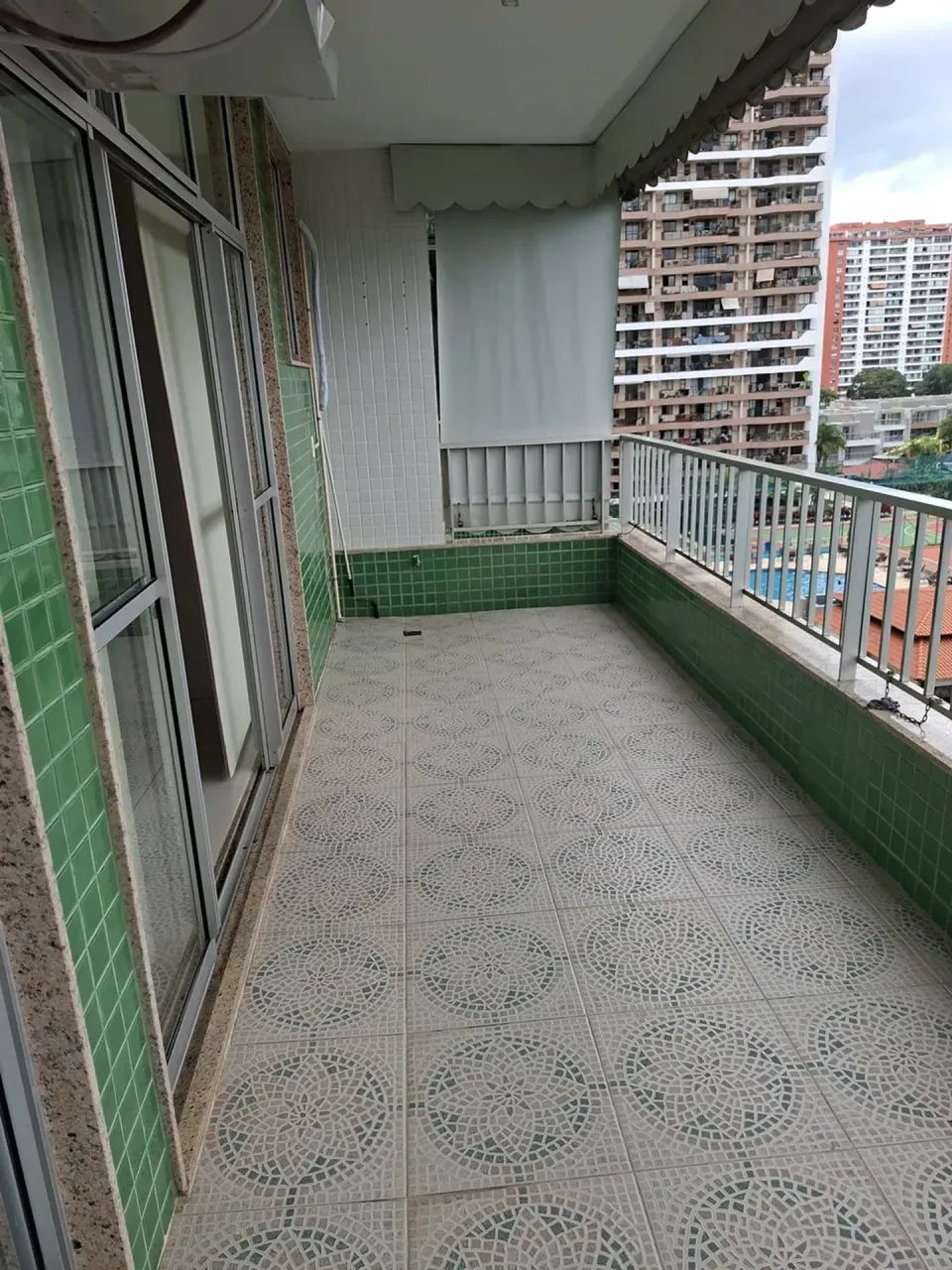 Vendo sala quarto c/ dependência reverdida com 70 m2 , no Parque das Rosas