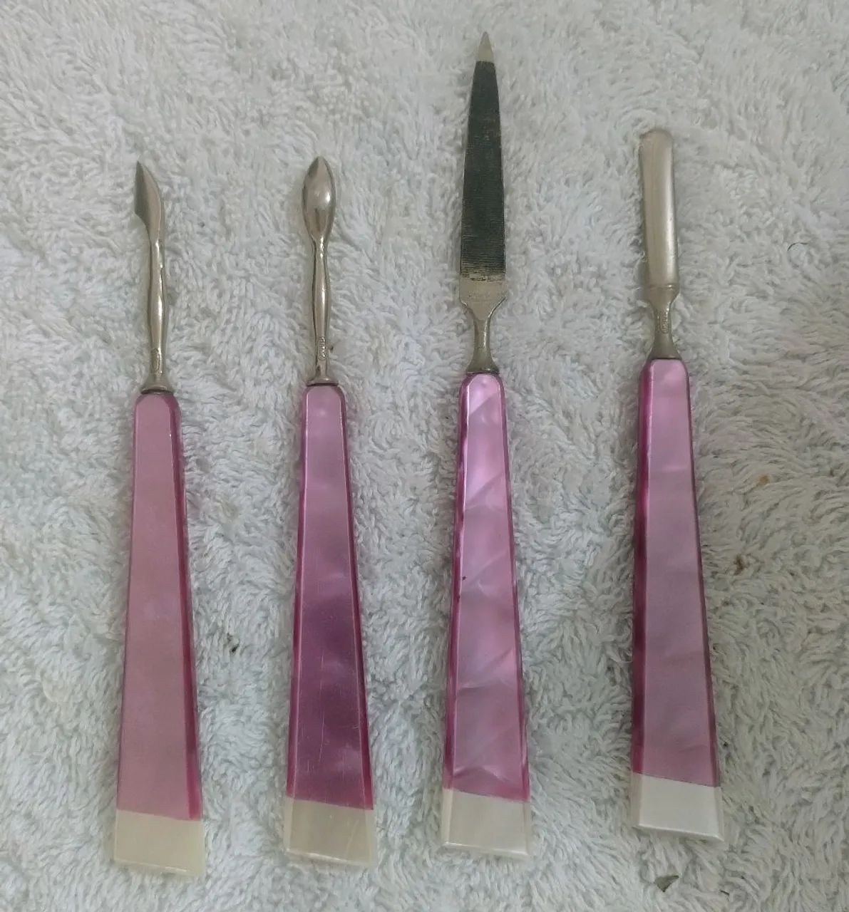 Antigo jogo de utensílios de unha 