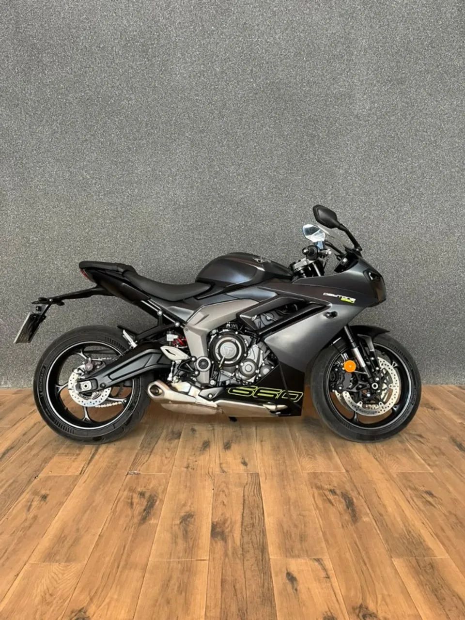 TRIUMPH DAYTONA 660 - Foto 2