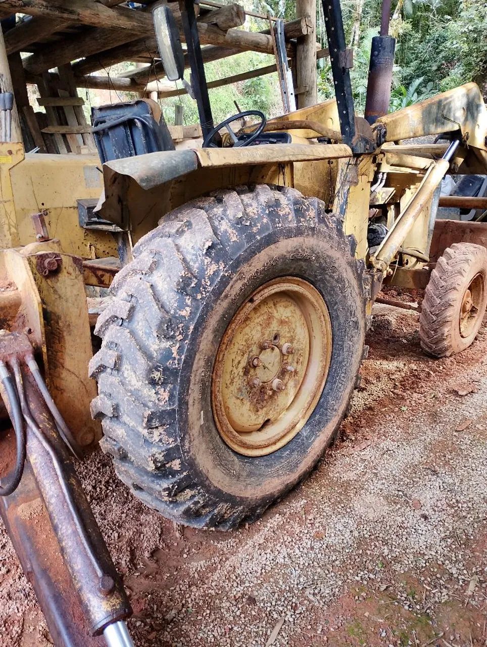 Vendo retroescavadeira MF86 - Foto 4