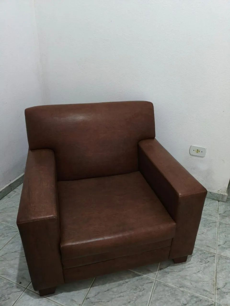 Poltrona em couro ótimo estado  - Foto 5