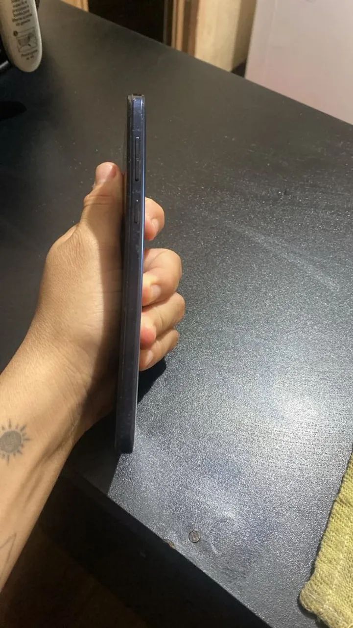 moto e13 pegando tudo apenas trincado 