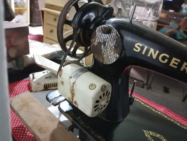maquina costura antiga singer c-27 - Foto 4