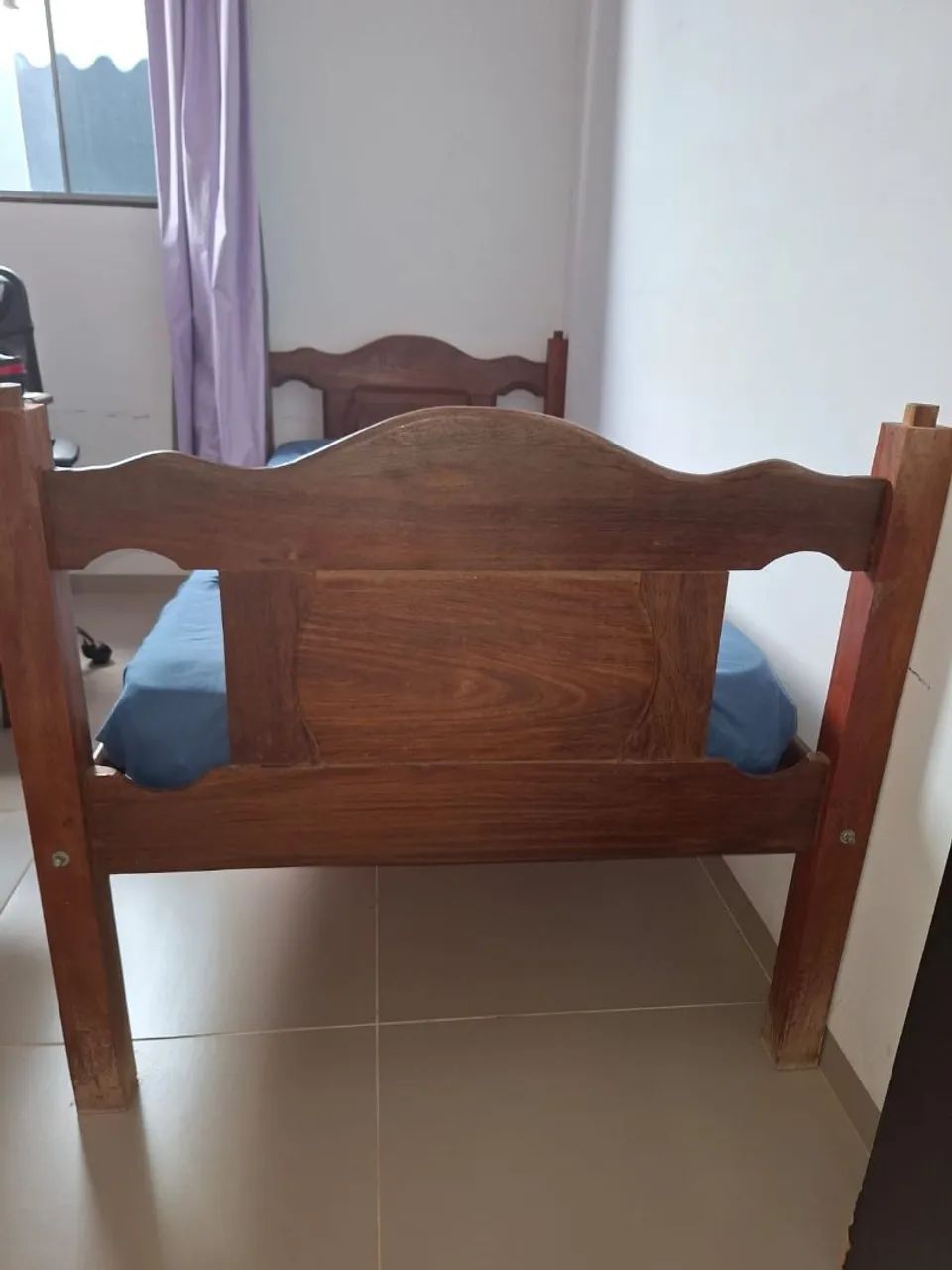 Vende-se cama de solteiro de madeira maciça  - Foto 2