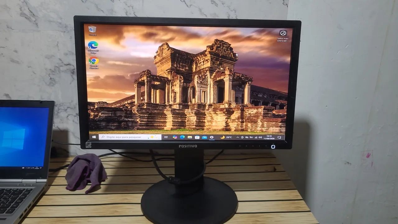 MONITOR 19 POLEGADAS  PÉ ARTUCULADO 260$