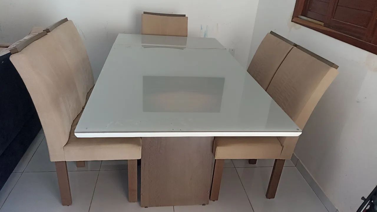 MESA COM 6 CADEIRAS