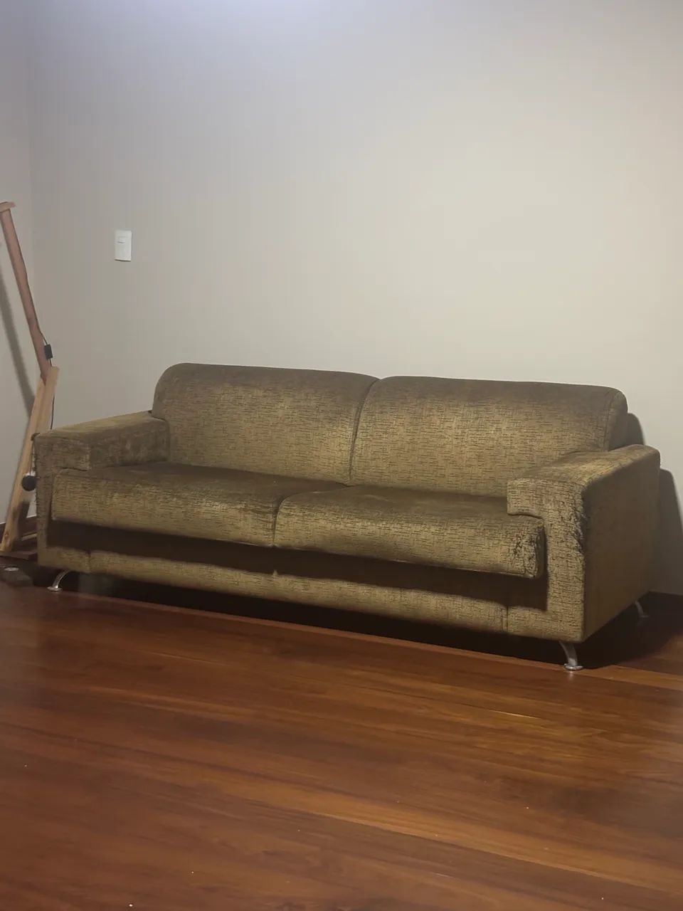 Sofá elegante 3 lugares 