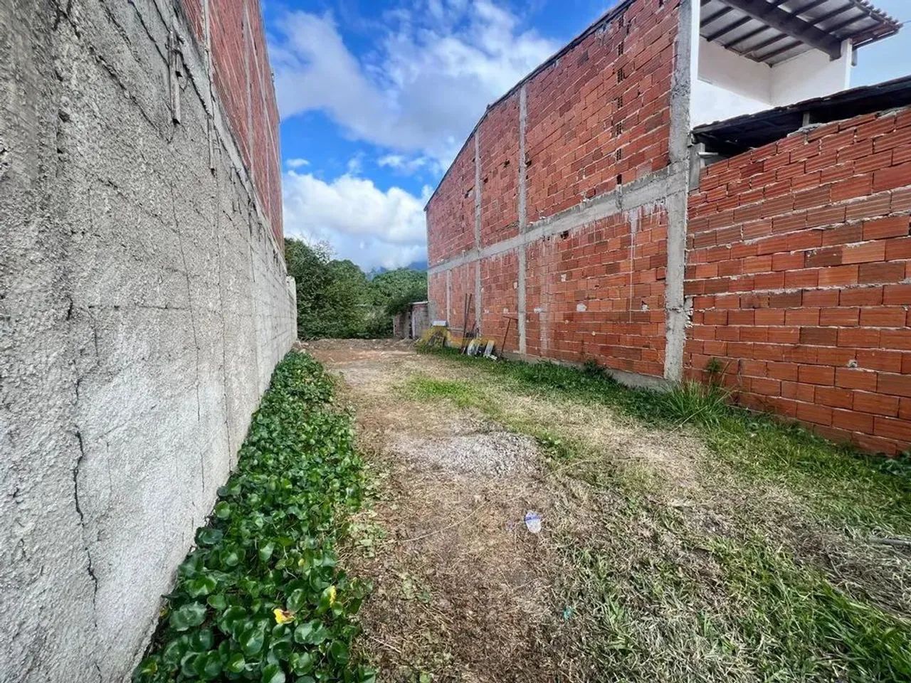 À VENDA - TERRENO NO BALNEÁRIO MARIA HELENA - CARAGUATATUBA/SP