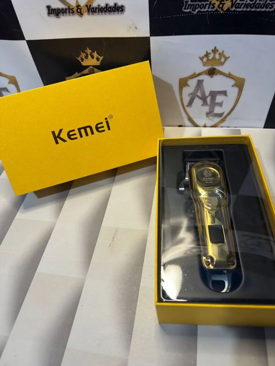 Máquina de corta Cabelo Kemei dourada  - Foto 3