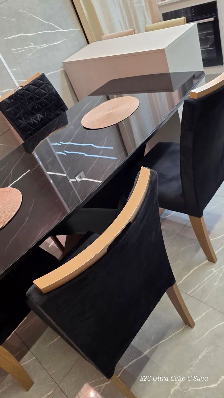 Mesa com tampo de vidro + 6 cadeiras impecáveis - Foto 2