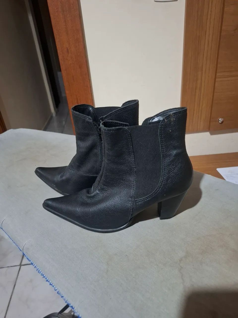 Bota couro cano curto