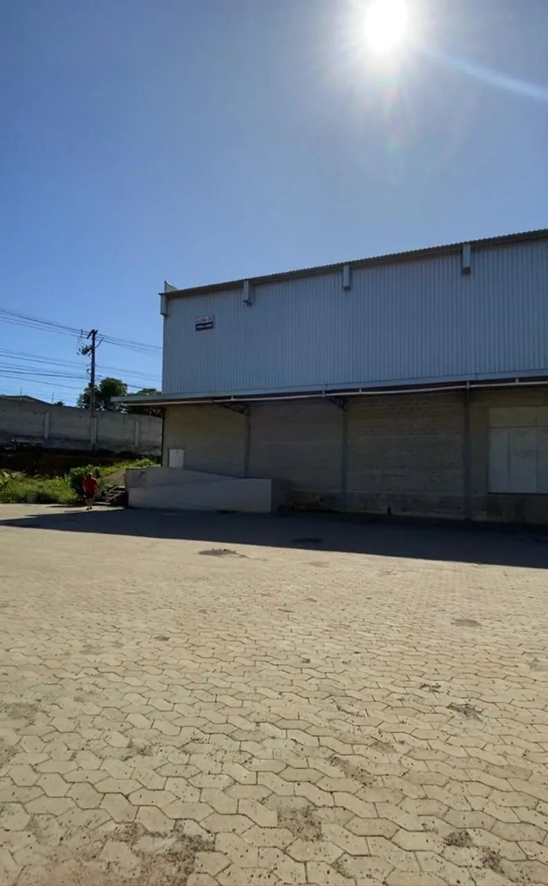 Galpão com 900m² e 1.200m² de pátio, 02 docas e escritório - Foto 5