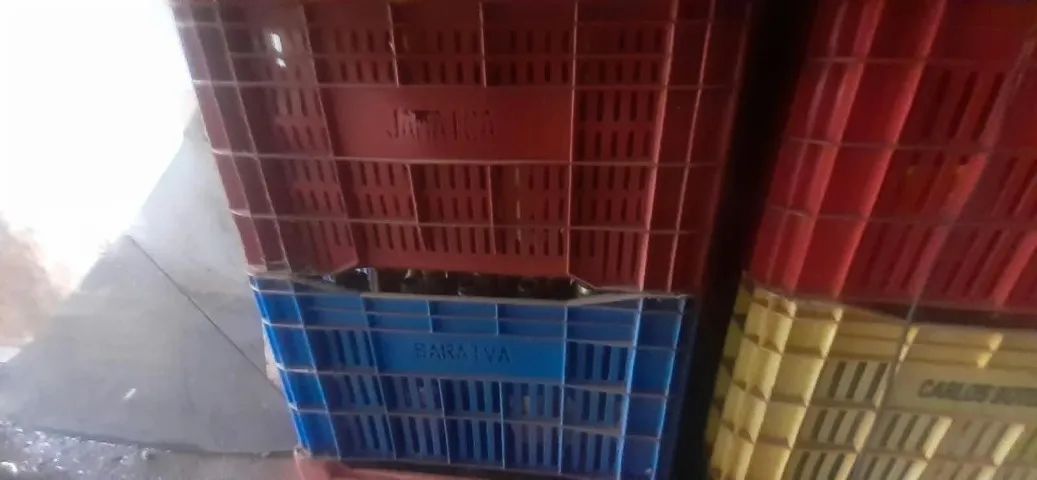 Sete engradados com garrafas de cervejas. - Foto 5