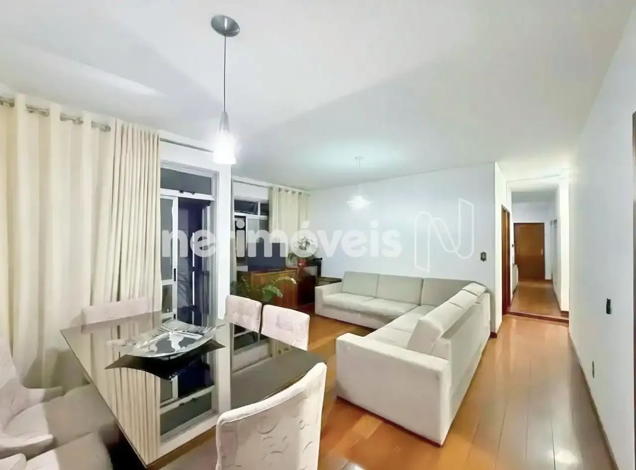 Apartamento de 2 quartos, bem ventilado, com varanda, 2 vagas cobertas e excelente distrib - Foto 2