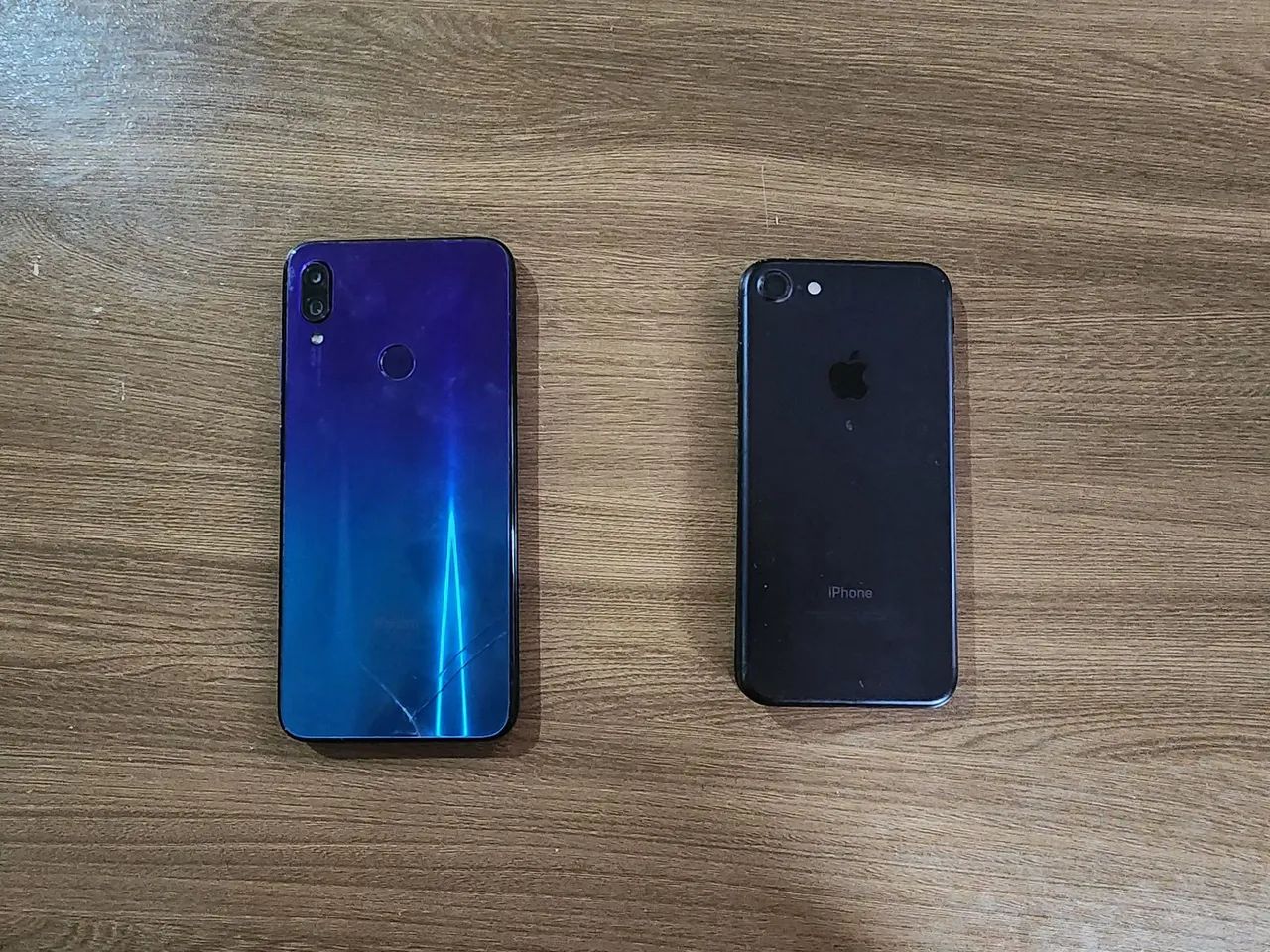 Lote com 2 celulares