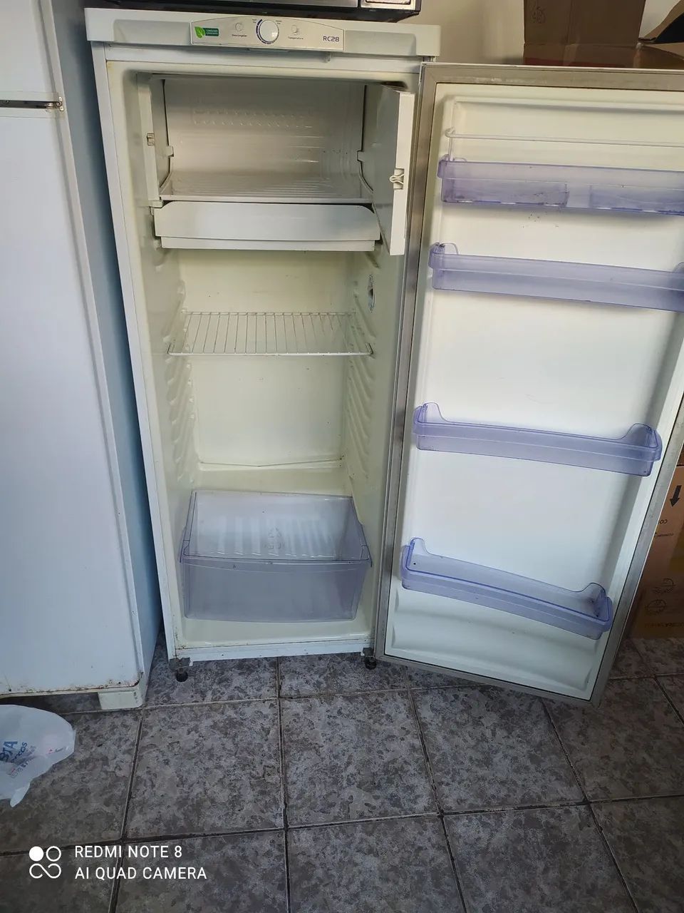 Vendo geladeira e em bom estado  - Foto 2