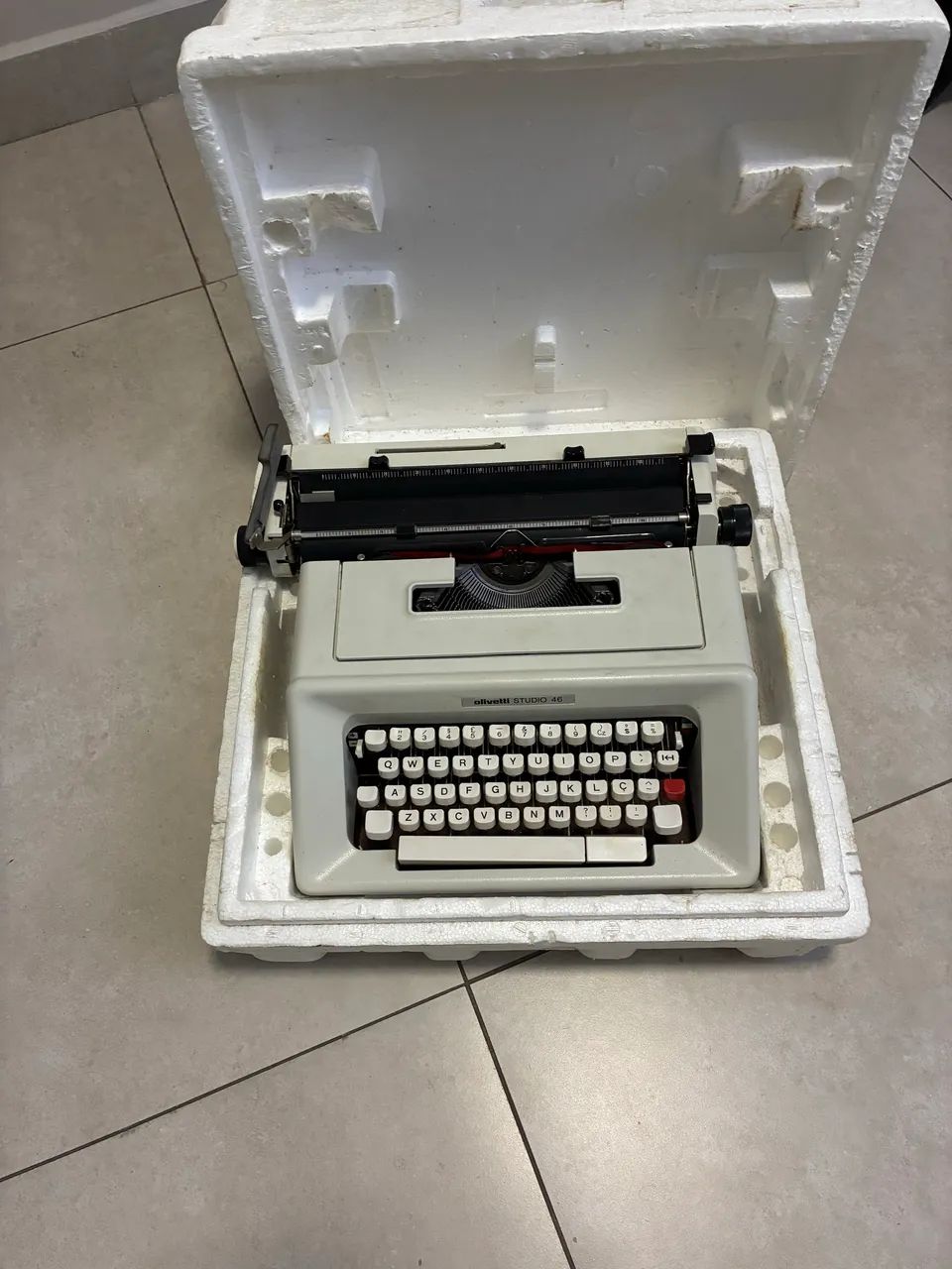 Máquina de datilografia olivetti