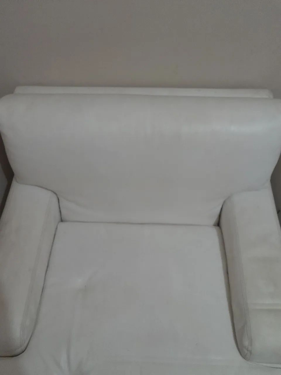 Sofá de couro semi novo - Foto 2