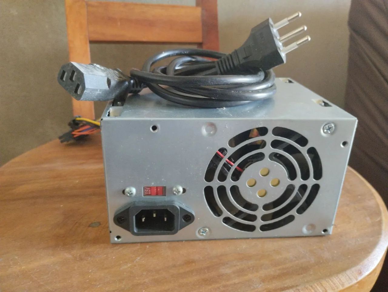 Fonte de alimentação fnt230w em excelente estado  - Foto 2