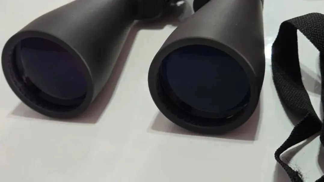 Binóculo Celestron skymaster 20x80