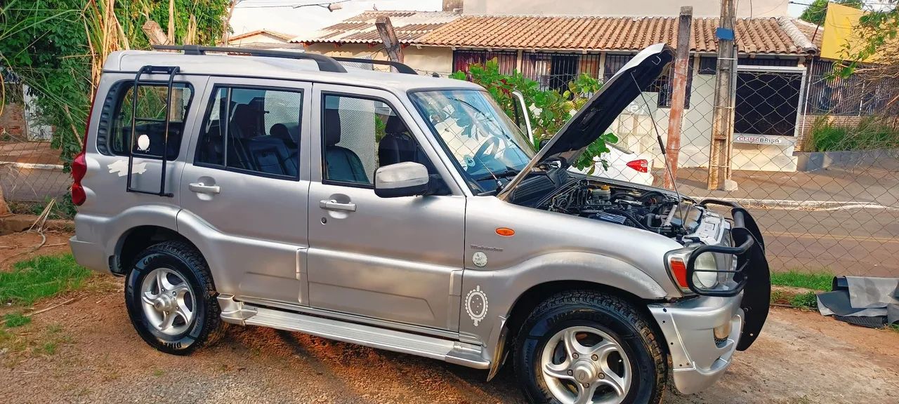 Mahindra Scorpio SCORPIO GLX SUV 2.6 TB Diesel CRDe 4WD 2011