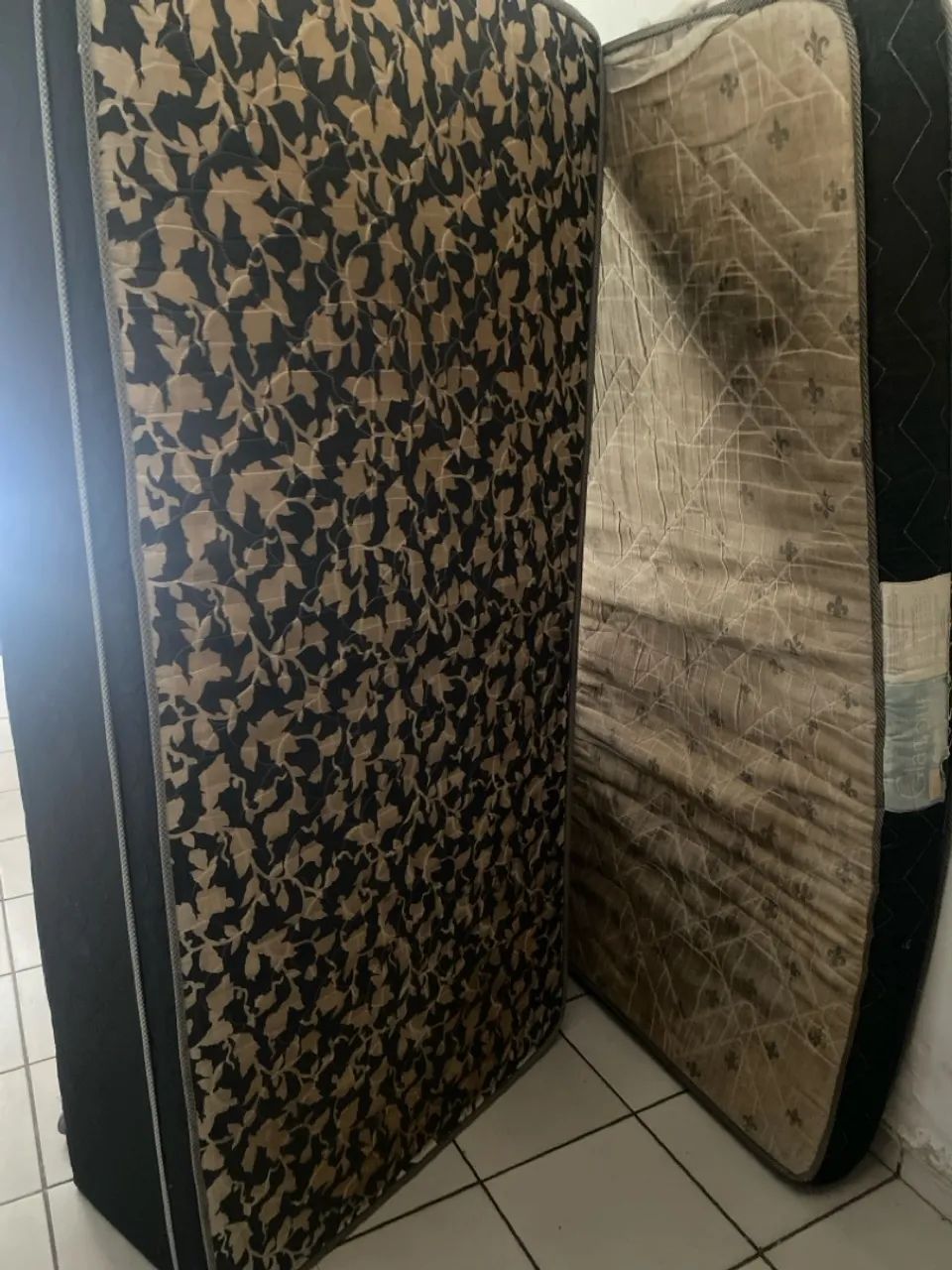 Vende-se cama box solteiro 
