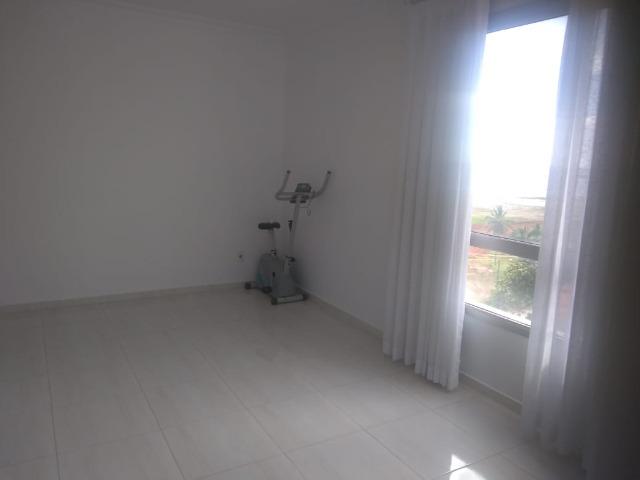 Aluga-se apartamento de 2 suítes na Av Soares Lopes - Foto 4