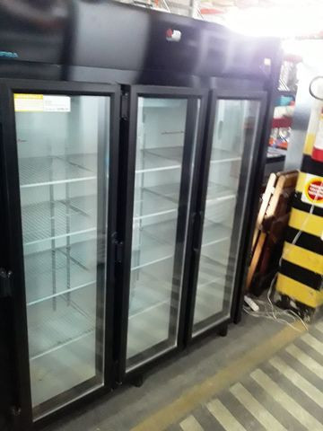 Auto servico 3 portas preto kofisa