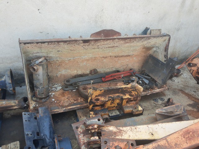 Caçamba frontal ou ?pá? Retroescavadeira Volvo BL60B ou BL70B p/n 11895416