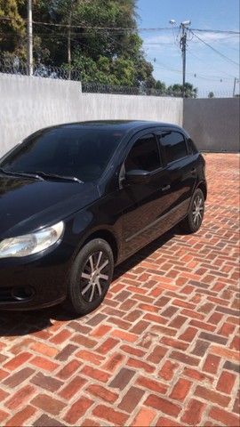 VENDE-SE UM CARRO EM ÓTIMAS CONDIÇÕES