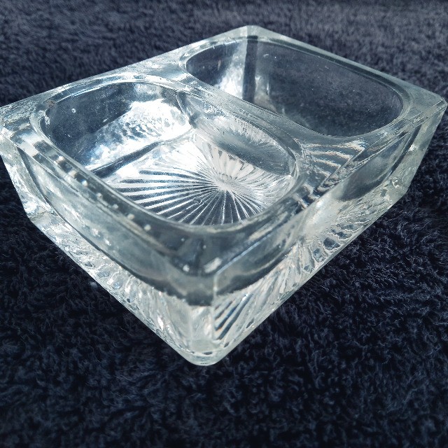 Potiche  Raro Tcheco em Vidro Grosso  com rica lapidação item de Antiquário.