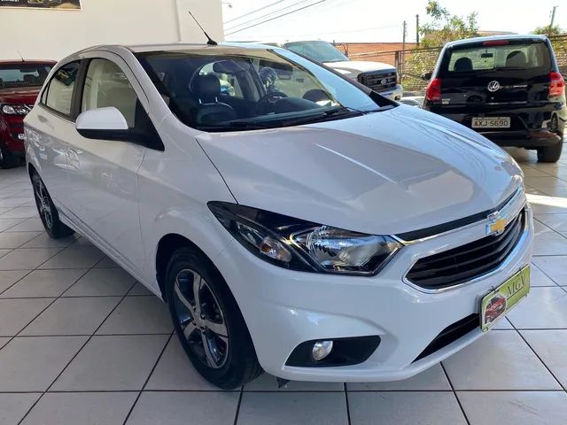 CHEVROLET - ONIX - 2017/2018 - Branca - R$ 50.900,00 - Vermelho Car