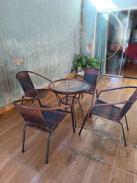 Conjunto decadeiras e mesa. - Foto 4