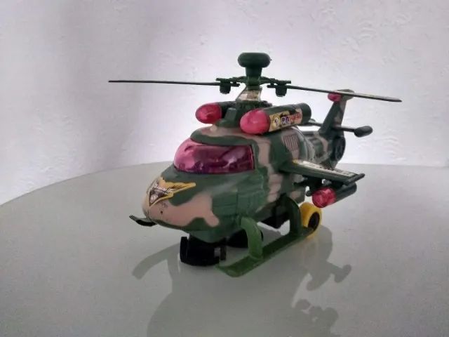 Helicoptero com sons e movimento novo