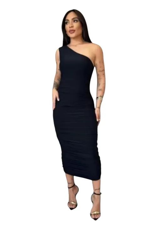 Vestido preto de um ombro só