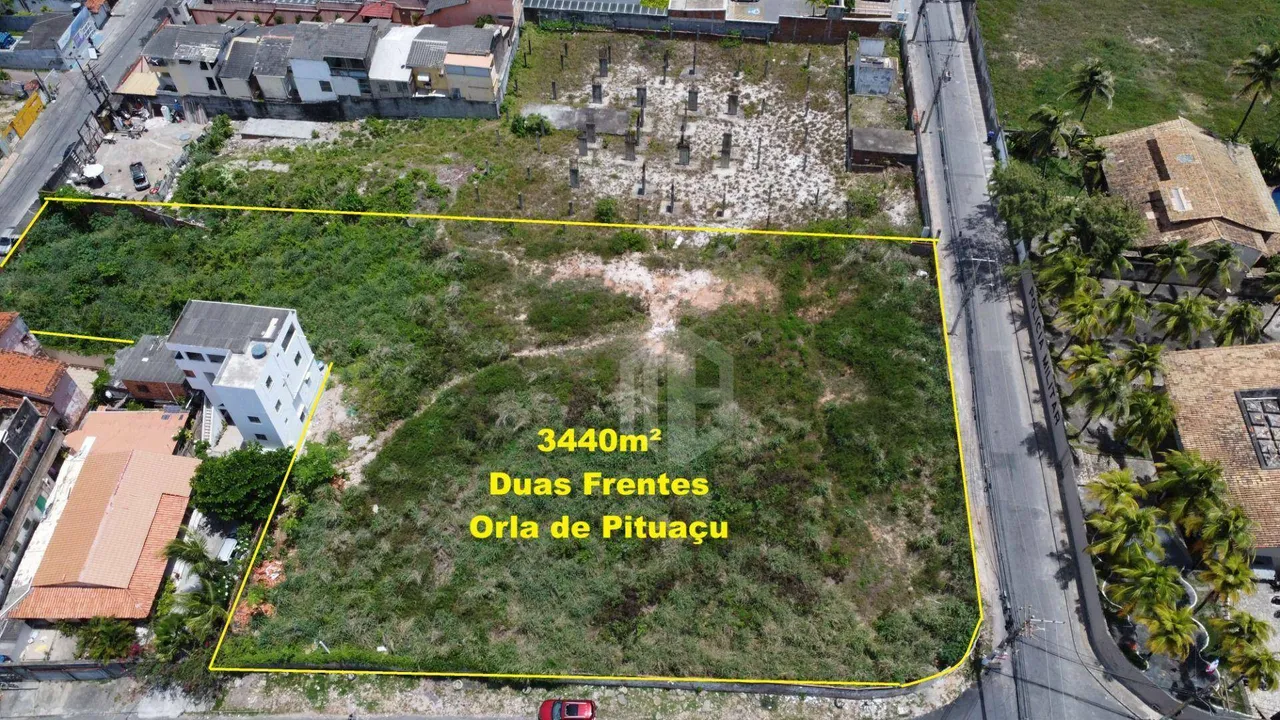 Excelente terreno de esquina em Pituaçú, todo murado e com boa topografia. Boa localização