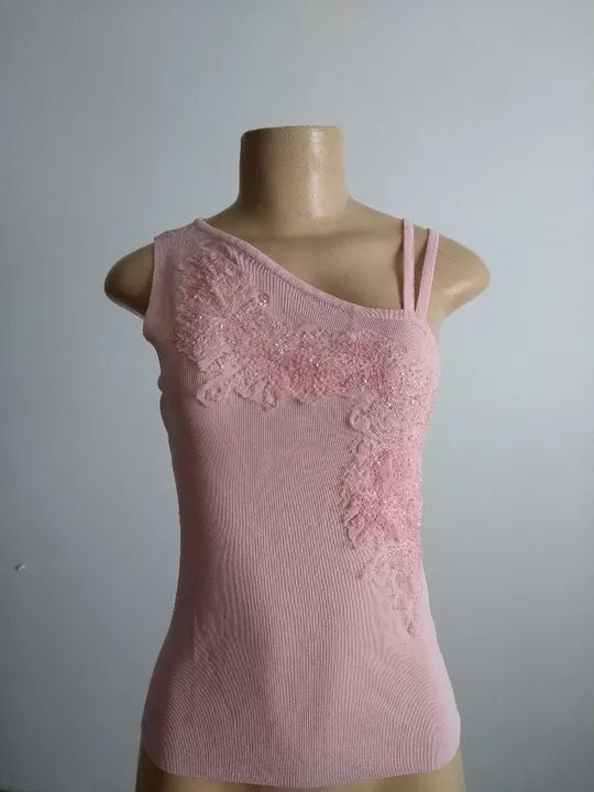 2 Blusas de Alça Unilateral com Detalhe em Cut Out - Foto 2