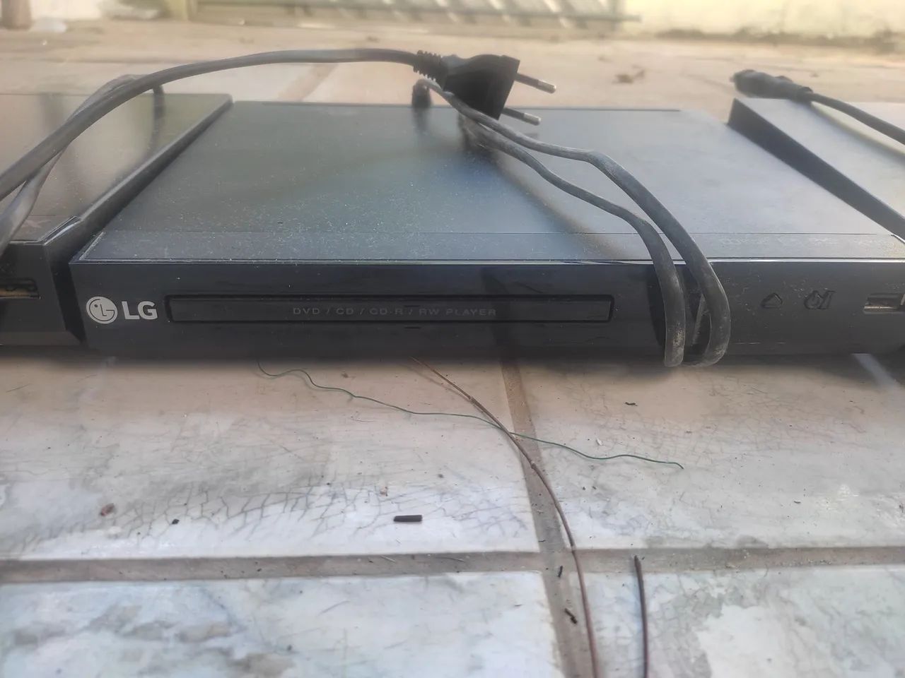 3 DVD'S Player64303159909762122