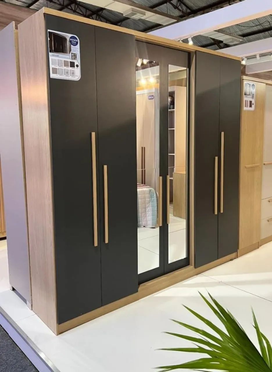 Guarda-Roupa 6 Portas com Espelho - Novo