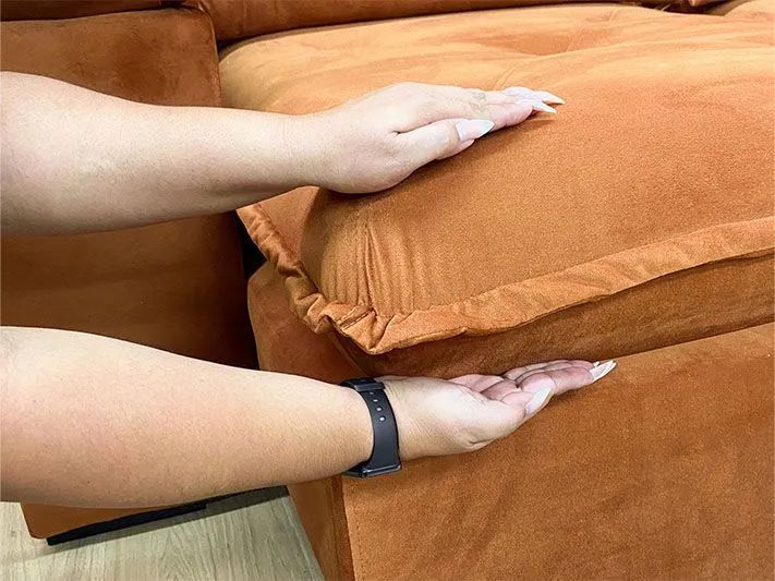 Sofá Retrátil 2 Lugares 180cm Veludo Terracota  - Foto 4