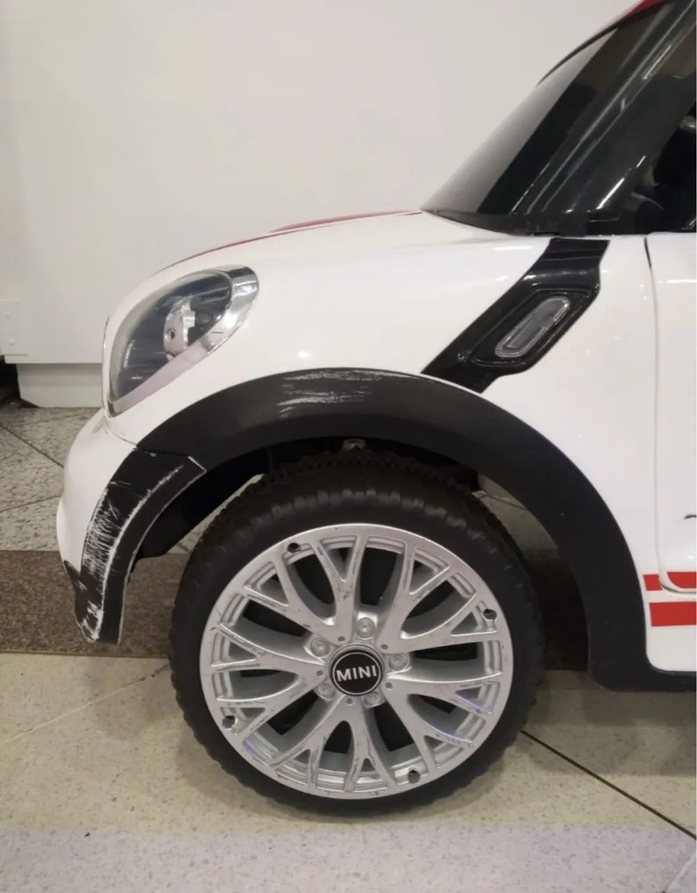 Mini Cooper Elétrico Infantil - Branco e Vermelho - Foto 4