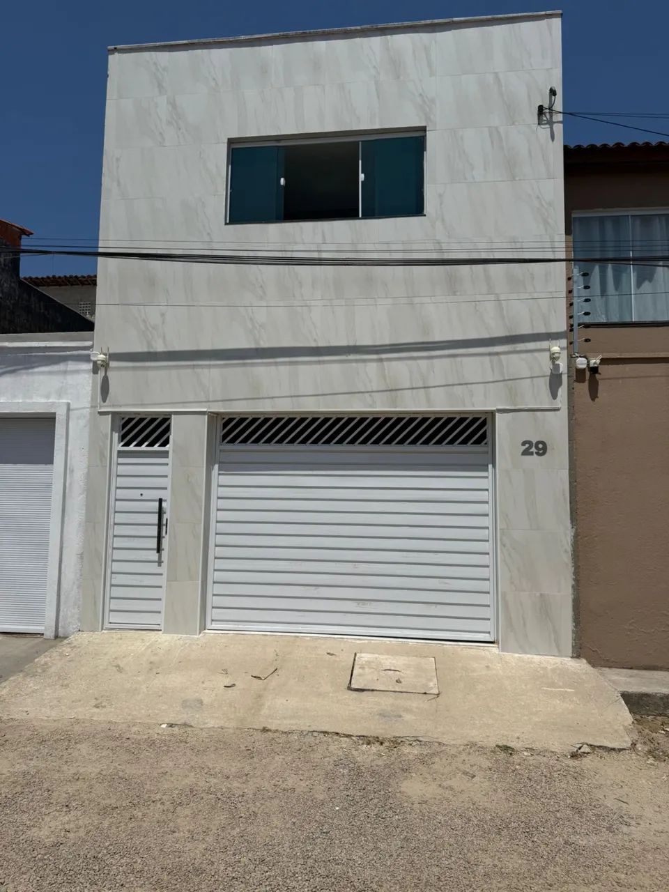 piscina, móveis projetados, toda no porcelanato.