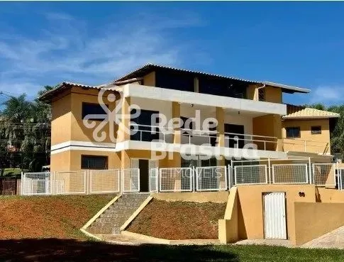 Aluga-se Casa na SHIS QI 26 - Lago Sul