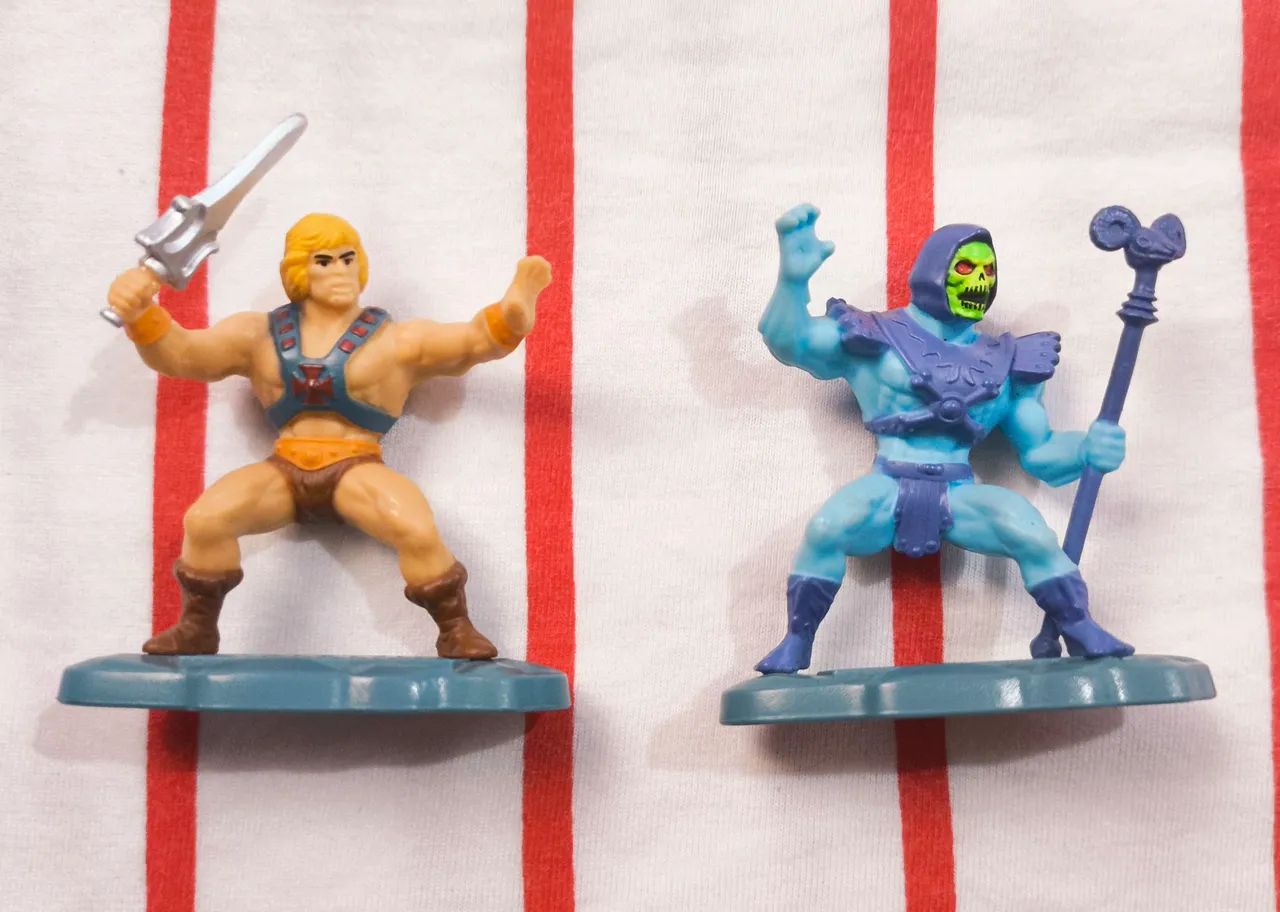 He-man e Esqueleto - Miniaturas Coleção Mestres do Universo 