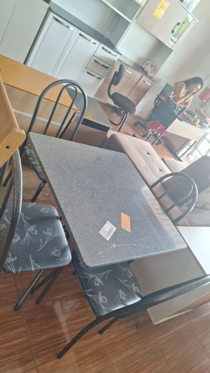 Mesa com 4 cadeiras - Foto 2